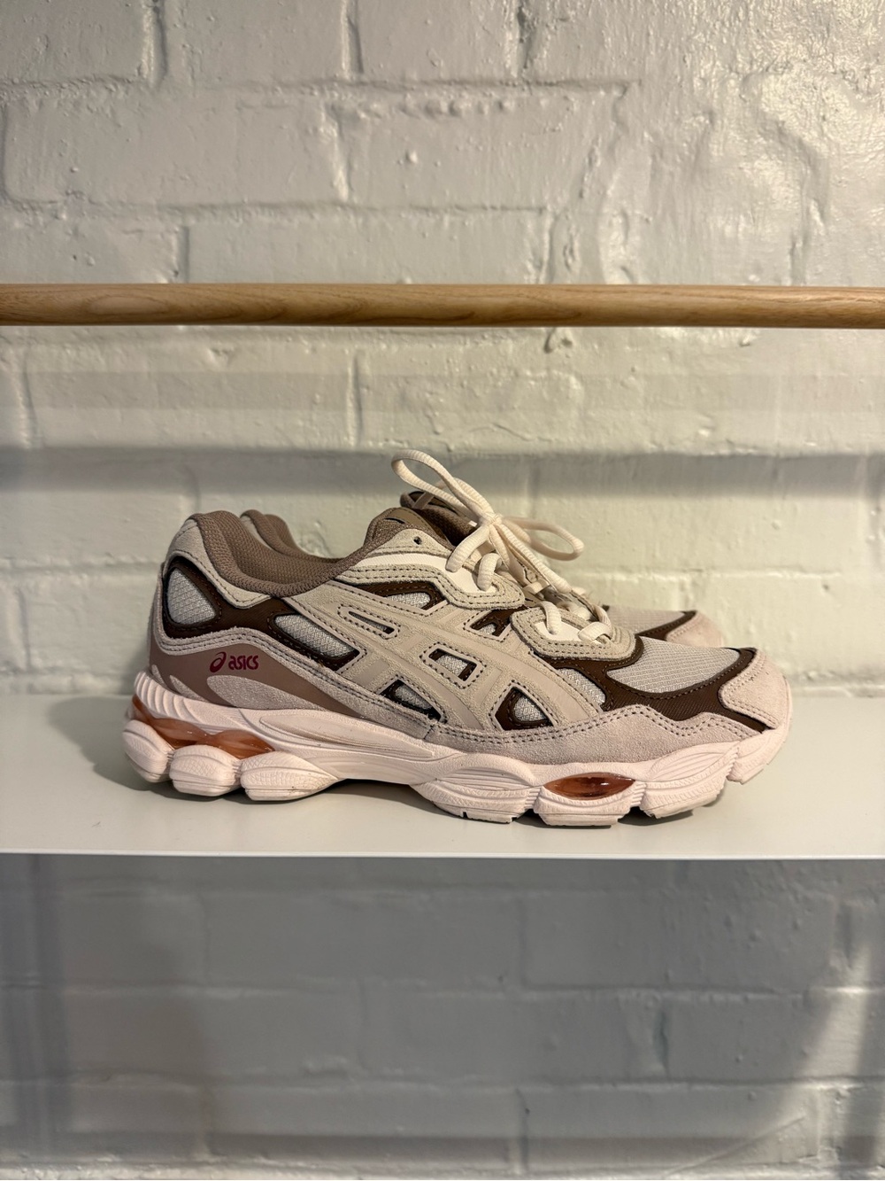 ASICS gel nyc - mineral beige - size 8